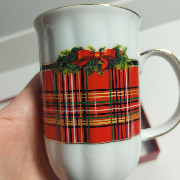 🌟SALE! New Royal Elfeda Porcelain Christmas mugs - Picture 5 of 5
